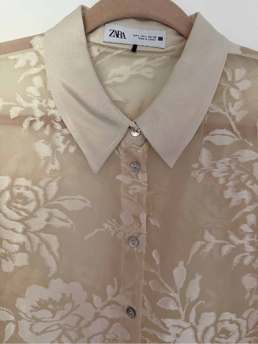 ZARA Sheer Floral Jacquard Button-Up Blouse in cream - Picture 4 of 7
